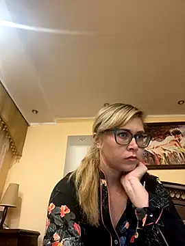 Crystal00Girl online show from September 2025 08:25:01 PM