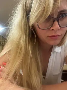 Crystal00Girl online show from October 2025 09:05:01 PM