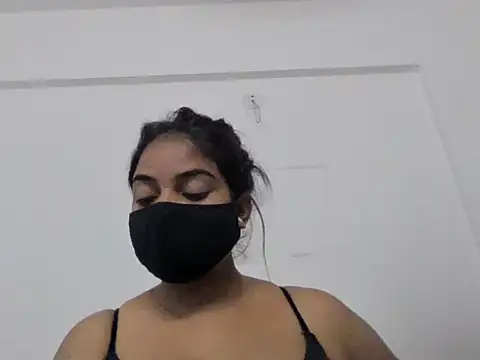 Snapshot of Little_toy_girl chatting on October 2025 08:43:01 PM Little toy girl online show from October 2025 08:43:01 PM