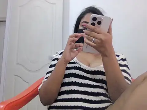 Snapshot of Little_toy_girl chatting on November 2025 04:11:01 PM Little toy girl online show from November 2025 04:11:01 PM