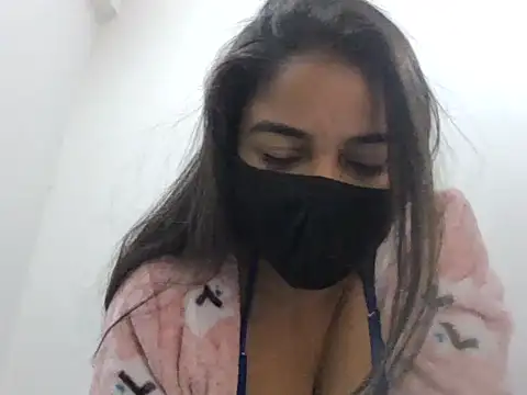 Snapshot of Little_toy_girl chatting on November 2025 06:34:02 PM Little toy girl online show from November 2025 06:34:02 PM