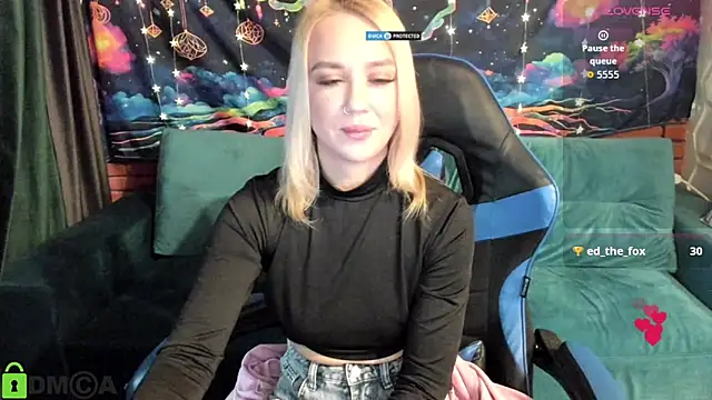 CrystalGirl99 online show from April 2026 07:15:02 AM