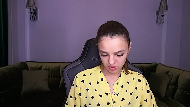 Snapshot of AnitaBambie chatting on November 2025 01:55:02 PM AnitaBambie online show from November 2025 01:55:02 PM