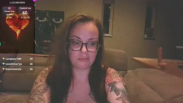 Snapshot of Miss_Lucifer6 chatting on October 2025 08:52:01 PM Miss Lucifer6 online show from October 2025 08:52:01 PM