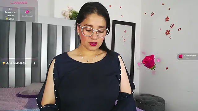 Snapshot of Alana_steel_1 chatting on October 2025 12:04:02 PM Alana steel 1 online show from October 2025 12:04:02 PM