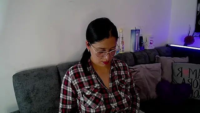 Snapshot of Alana_steel_1 chatting on February 2026 07:35:02 PM Alana steel 1 online show from February 2026 07:35:02 PM