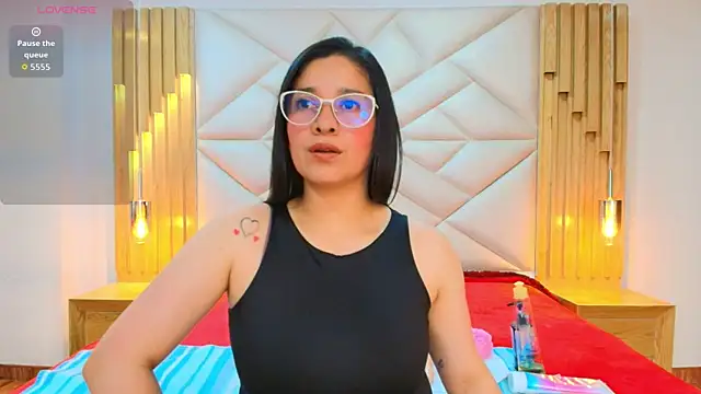 Snapshot of Alana_steel_1 chatting on November 2025 07:36:03 PM Alana steel 1 online show from November 2025 07:36:03 PM