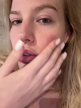 Snapshot of Chloemillerrxx chatting on September 2025 05:40:02 PM Chloemillerrxx online show from September 2025 05:40:02 PM