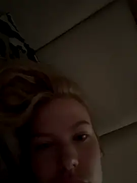 Snapshot of Chloemillerrxx chatting on September 2025 03:49:01 PM Chloemillerrxx online show from September 2025 03:49:01 PM