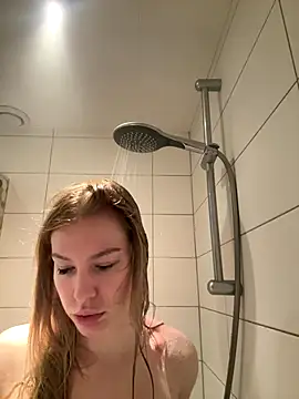 Chloemillerrxx online show from December 2025 04:07:01 PM