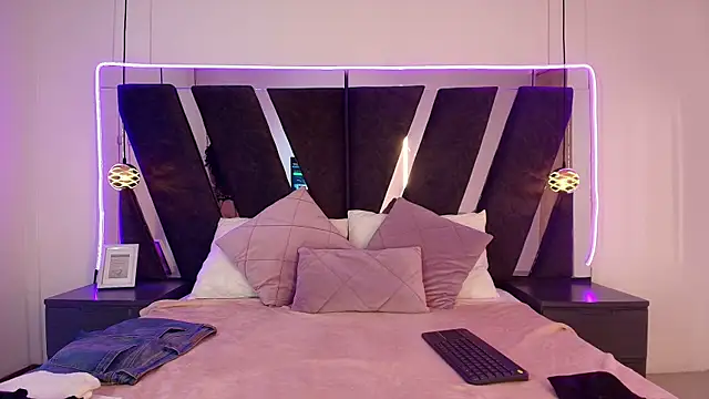 alehia cute online show from April 2026 10:02:02 PM