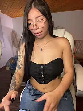 Maddy Piink online show from November 2025 09:15:01 PM