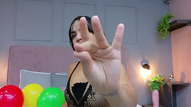 Camila Hill  online show from October 2025 04:08:02 PM