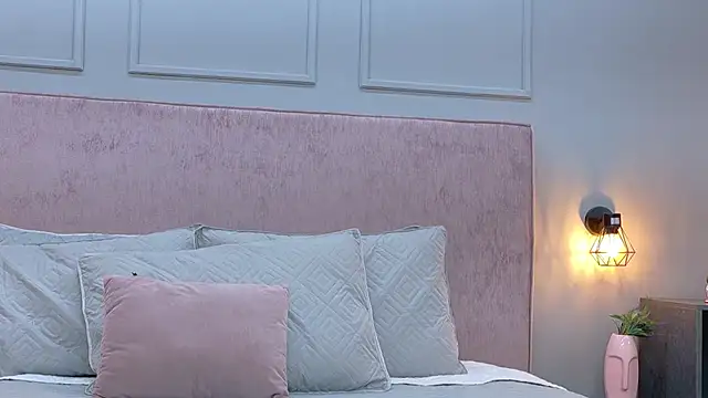 Camila Hill  online show from February 2026 04:28:02 PM