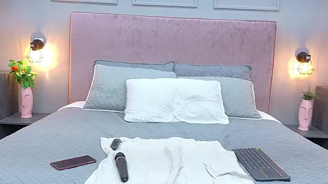 Camila Hill  online show from March 2026 01:37:01 PM