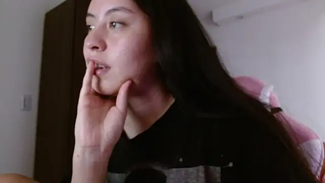 Snapshot of madissooon__ chatting on November 2025 07:24:02 PM madissooon online show from November 2025 07:24:02 PM