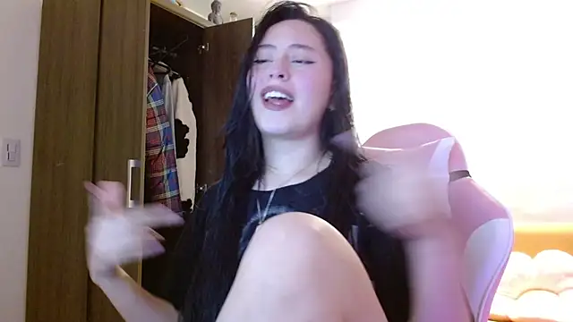 Snapshot of madissooon__ chatting on November 2025 04:55:01 AM madissooon online show from November 2025 04:55:01 AM