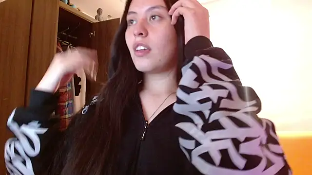 Snapshot of madissooon__ chatting on November 2025 04:05:01 AM madissooon online show from November 2025 04:05:01 AM