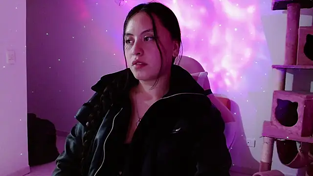 Snapshot of madissooon__ chatting on December 2025 04:40:01 AM madissooon online show from December 2025 04:40:01 AM