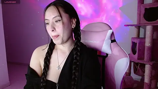 Snapshot of madissooon__ chatting on December 2025 04:57:02 AM madissooon online show from December 2025 04:57:02 AM