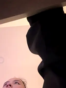 Snapshot of madissooon__ chatting on November 2025 04:13:02 AM madissooon online show from November 2025 04:13:02 AM