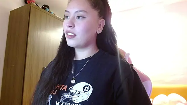 Snapshot of madissooon__ chatting on November 2025 04:12:01 AM madissooon online show from November 2025 04:12:01 AM