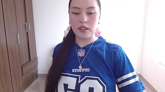 Snapshot of madissooon__ chatting on November 2025 06:11:01 PM madissooon online show from November 2025 06:11:01 PM