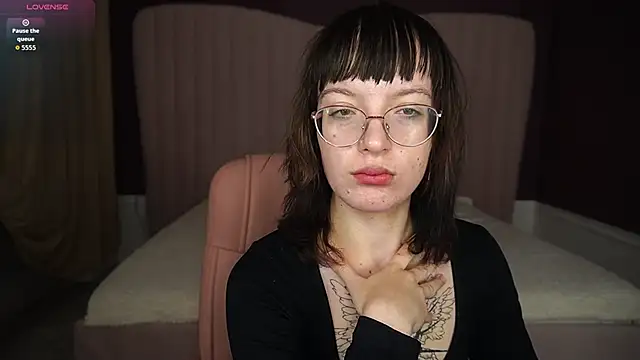Pixie Peachh online show from October 2025 04:03:01 AM