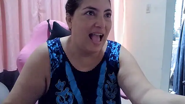 Snapshot of lina_maria99 chatting on May 2026 12:33:02 PM lina maria99 online show from May 2026 12:33:02 PM