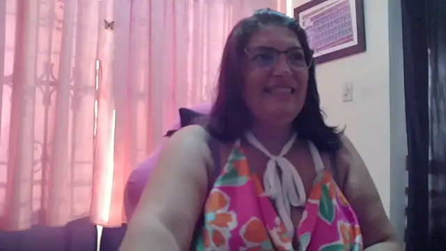 Snapshot of lina_maria99 chatting on May 2026 12:58:02 PM lina maria99 online show from May 2026 12:58:02 PM