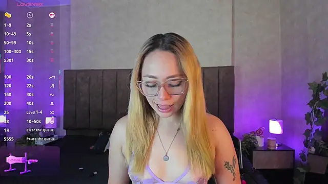 LanaMills  online show from December 2025 05:20:02 AM