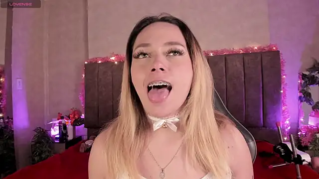 LanaMills  online show from July 2026 04:01:01 AM