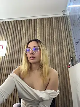 LanaMills  online show from March 2026 05:04:02 AM