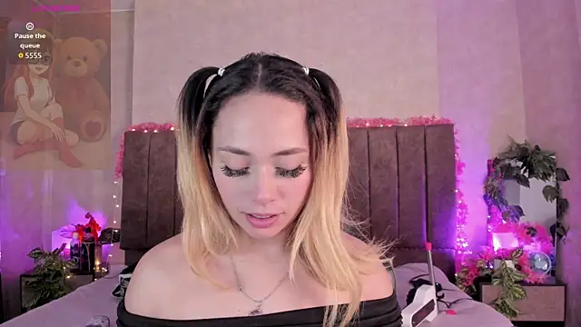 LanaMills  online show from June 2026 04:51:01 AM