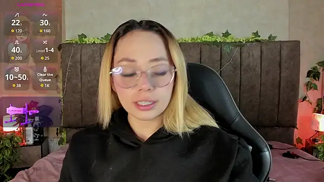 LanaMills  online show from March 2026 04:25:01 AM