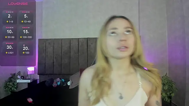 LanaMills  online show from December 2025 04:47:02 AM