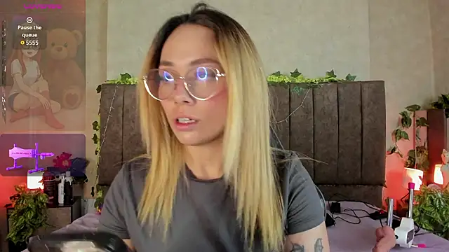 LanaMills  online show from March 2026 05:42:01 AM