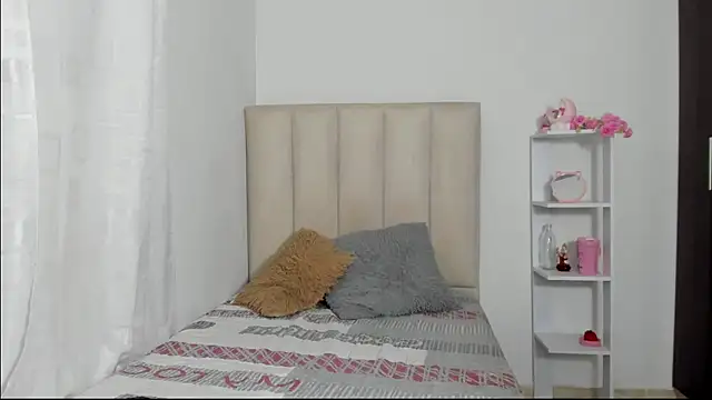 ImEmily444 online show from November 2025 12:00:01 AM