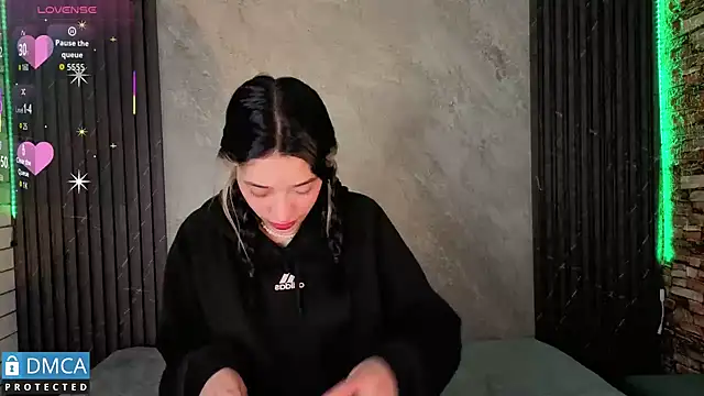 stepha   online show from December 2025 12:11:01 PM