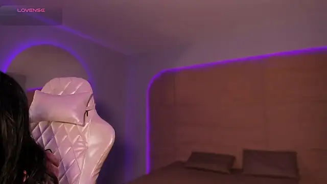 HannahMontgomery online show from December 2025 04:17:02 PM