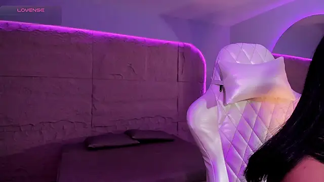 HannahMontgomery online show from December 2025 04:41:01 PM