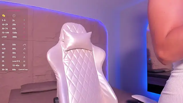 HannahMontgomery online show from February 2026 07:00:01 PM