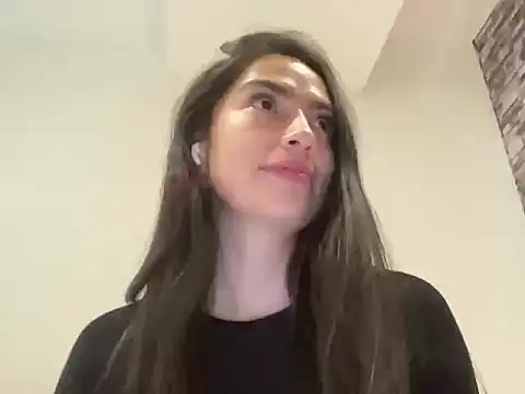 Snapshot of BellaMaserati chatting on October 2025 08:20:01 PM BellaMaserati online show from October 2025 08:20:01 PM