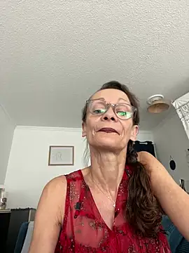 Chris06d22xh online show from July 2026 03:31:01 PM