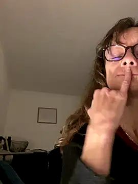 Chris06d22xh online show from October 2025 07:00:01 PM