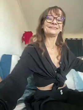 Chris06d22xh online show from November 2025 02:17:02 PM