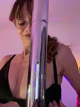 Chris06d22xh online show from April 2026 07:51:01 PM