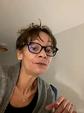 Chris06d22xh online show from October 2025 06:10:02 PM