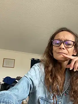 Chris06d22xh online show from September 2025 01:11:01 PM