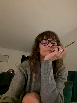 Chris06d22xh online show from October 2025 06:56:01 PM